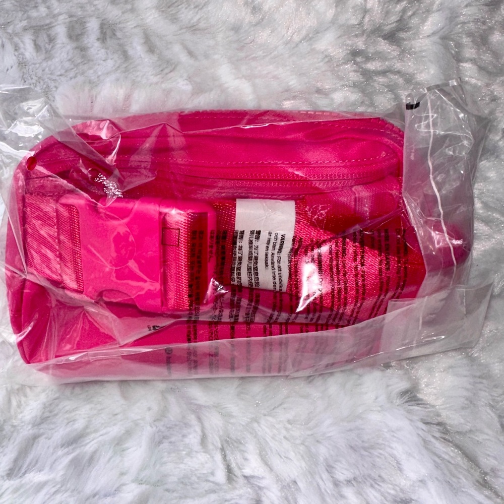 Lululemon “LIP GLOSS” Pink Everywhere Belt Bag NWT *Sold Out Everywhere* - Picture 3 of 10